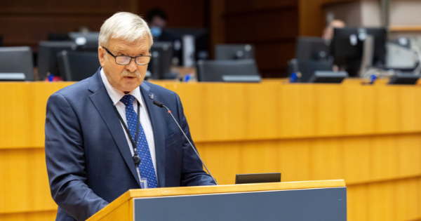 Europarlamentaras Bronis Ropė: „Lietuvos žemdirbiai atkakliu darbu pasiekė rezultatą – Briuselis spręs daugiamečių pievų problemą“